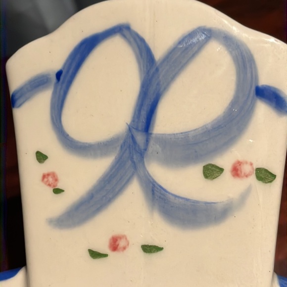 Vintage Planter, Cradle on Rockers Decorated with Blue Bows & Pink Flowers Roses - Picture 4 of 11